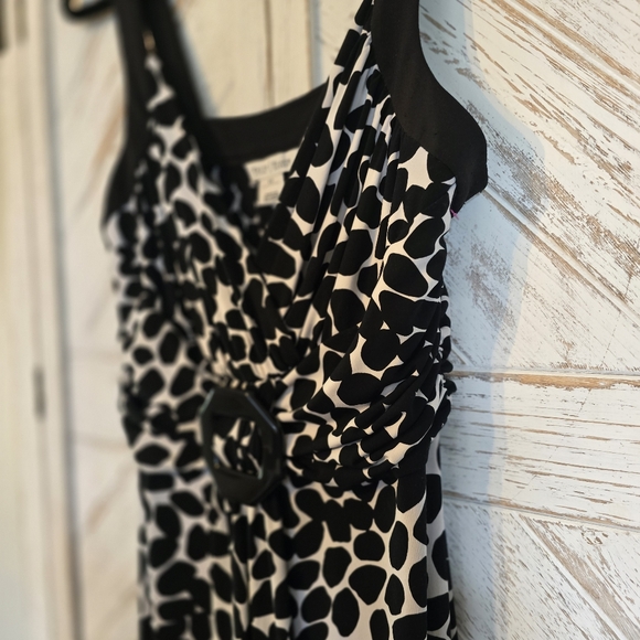 White House Black Market Black and White Scoop Neck Sundress - Picture 4 of 10